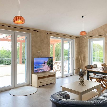 Villa Alara - Charming Villa With Heated Swimming Pool Milohnici Екстер'єр фото