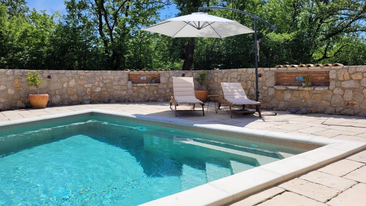 Villa Alara - Charming Villa With Heated Swimming Pool Milohnici Екстер'єр фото