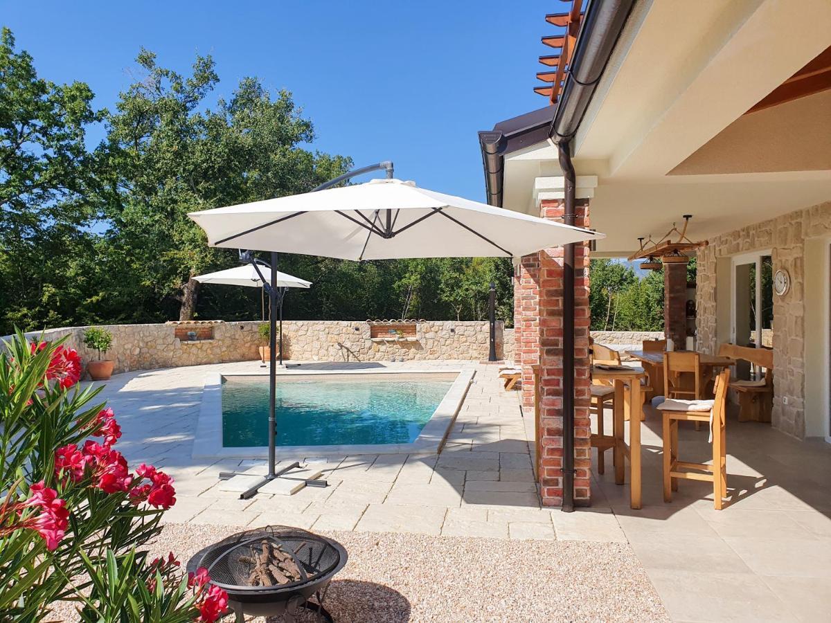 Villa Alara - Charming Villa With Heated Swimming Pool Milohnici Екстер'єр фото