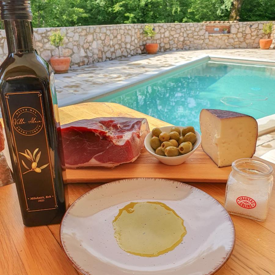 Villa Alara - Charming Villa With Heated Swimming Pool Milohnici Екстер'єр фото