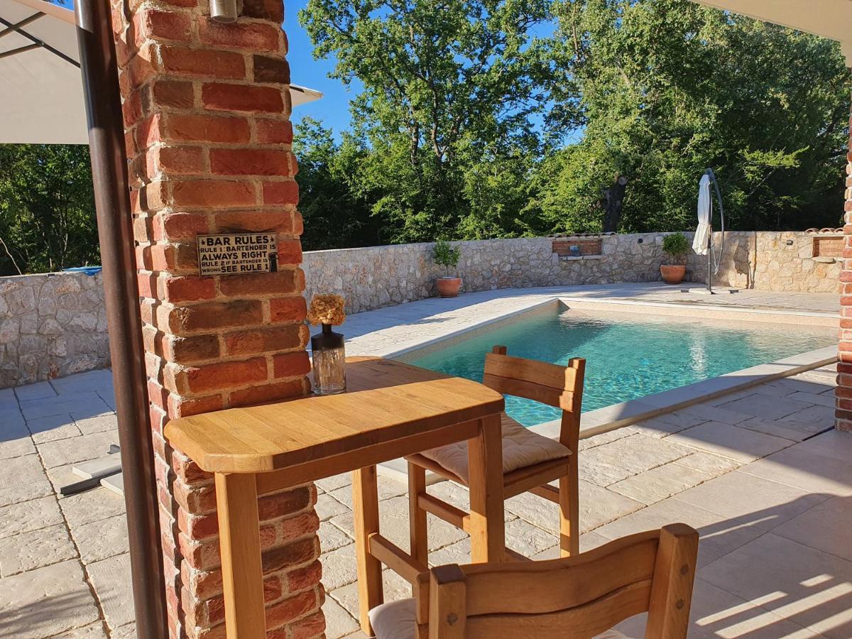 Villa Alara - Charming Villa With Heated Swimming Pool Milohnici Екстер'єр фото