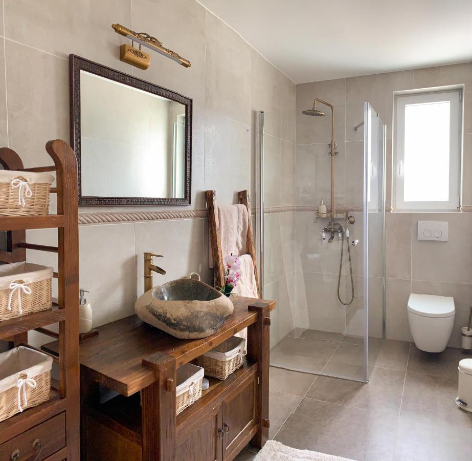 Villa Alara - Charming Villa With Heated Swimming Pool Milohnici Екстер'єр фото
