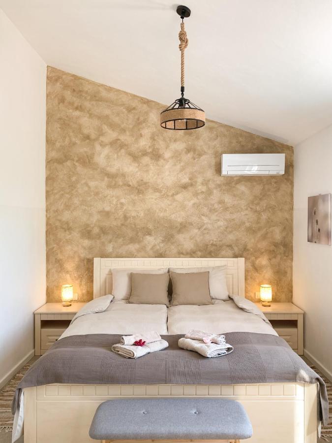 Villa Alara - Charming Villa With Heated Swimming Pool Milohnici Екстер'єр фото