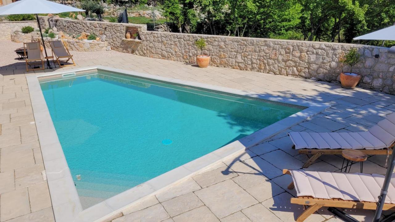 Villa Alara - Charming Villa With Heated Swimming Pool Milohnici Екстер'єр фото